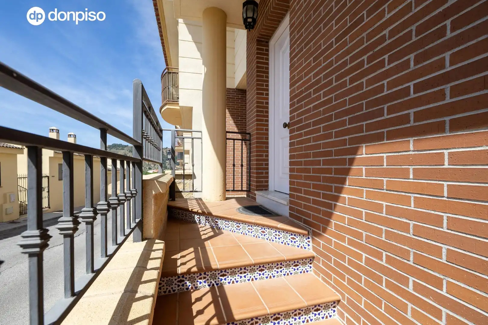 Casa aparellada amb terrassa en venda a MARIA PINET 10, imagen 7