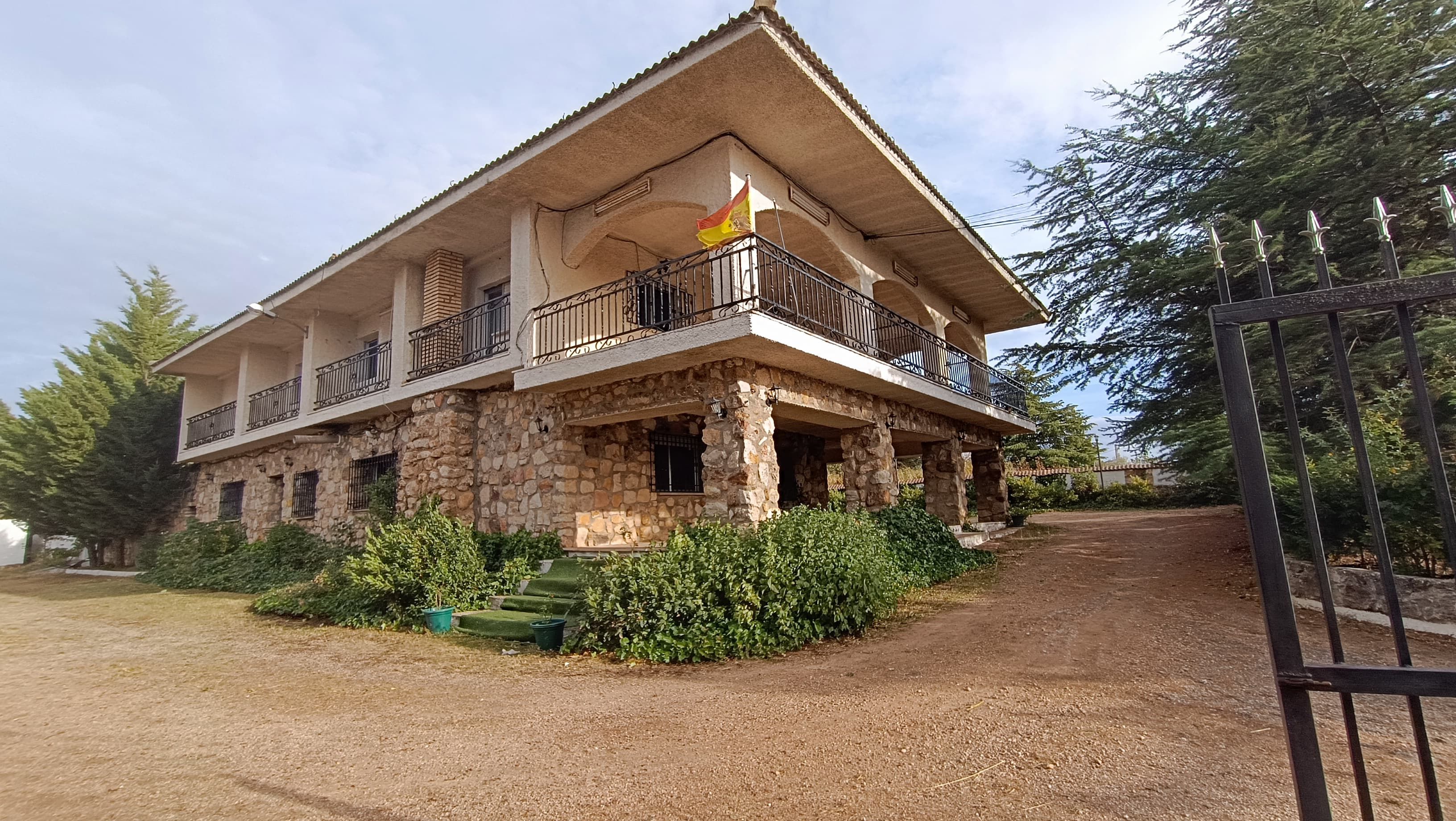 Exterior view of House or chalet for sale in Castellanos de Villiquera
