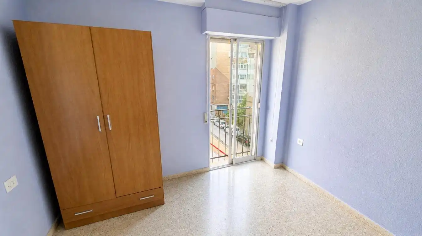 Bedroom of Flat for sale in Granada  with Heating, Furnished and Balcony
