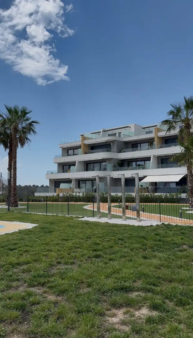 Vista exterior de Àtic en venda en La Nucia amb Aire condicionat, Terrassa i Traster