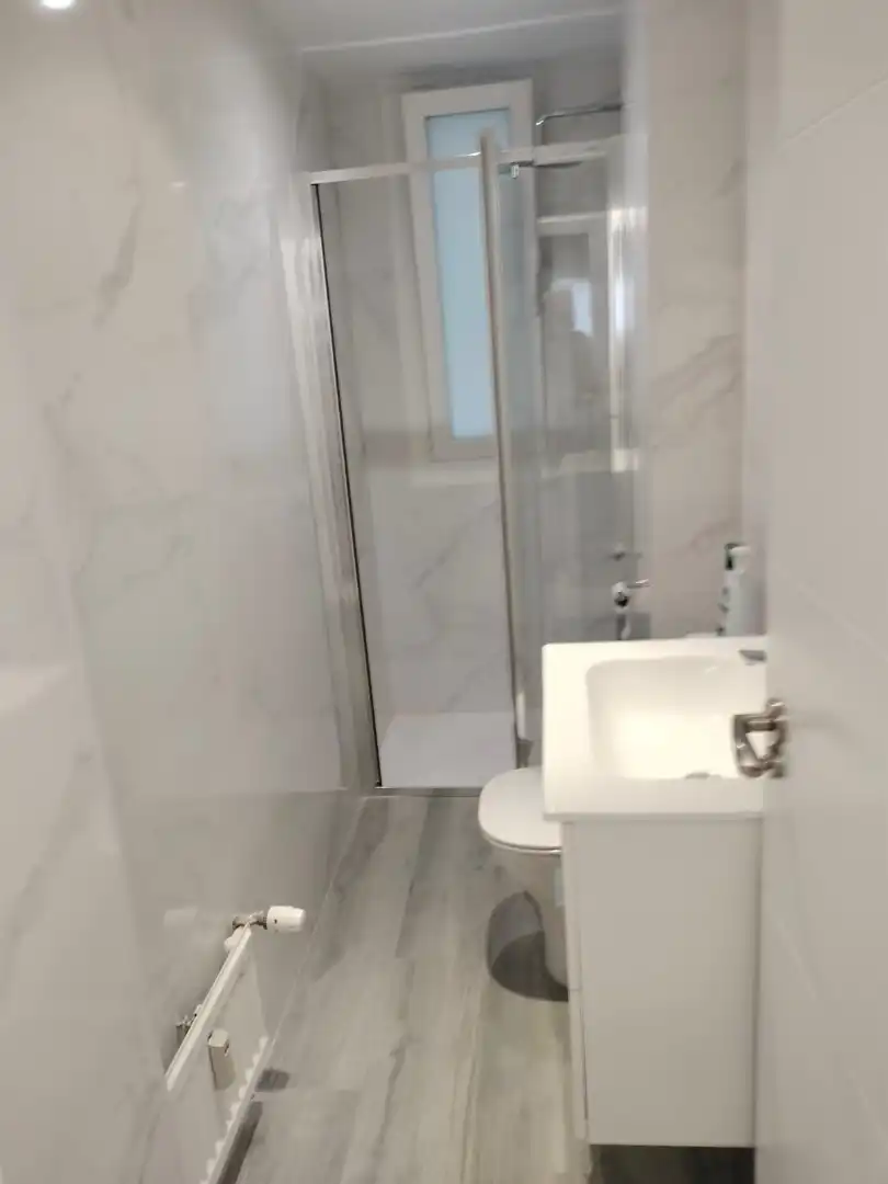 Bany de Pis de lloguer en Iturrama