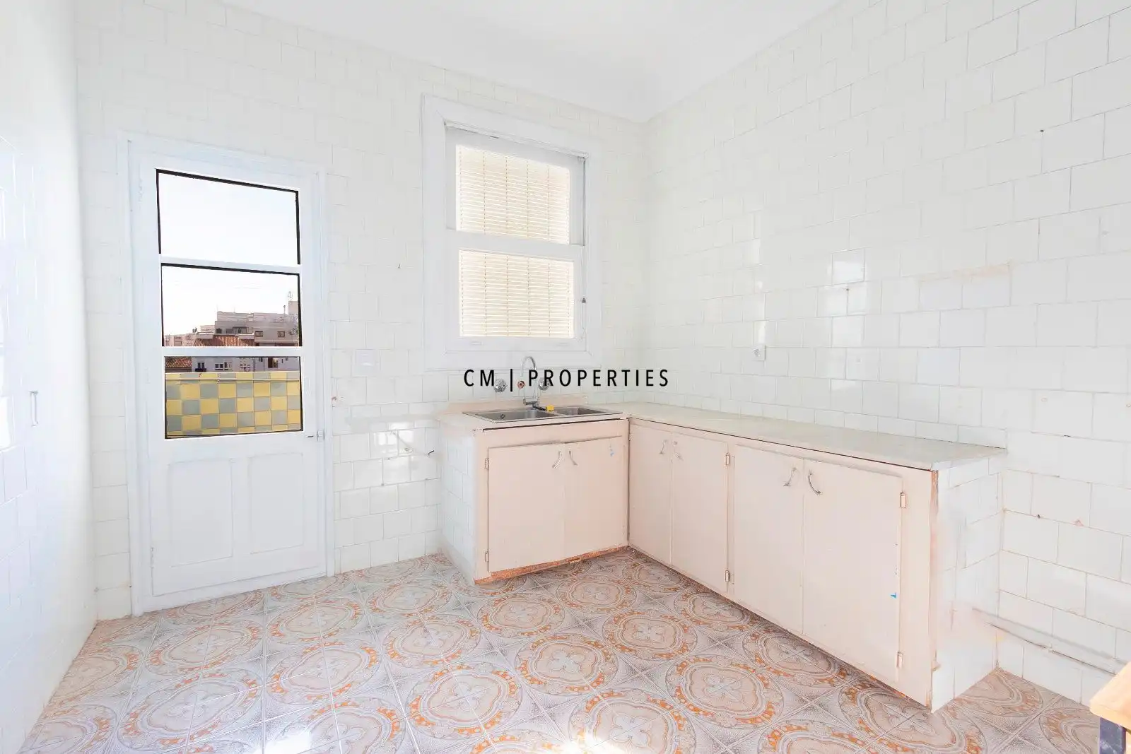 Kitchen of Office for rent in Valencia  with Air Conditioner, Heating and Furnished