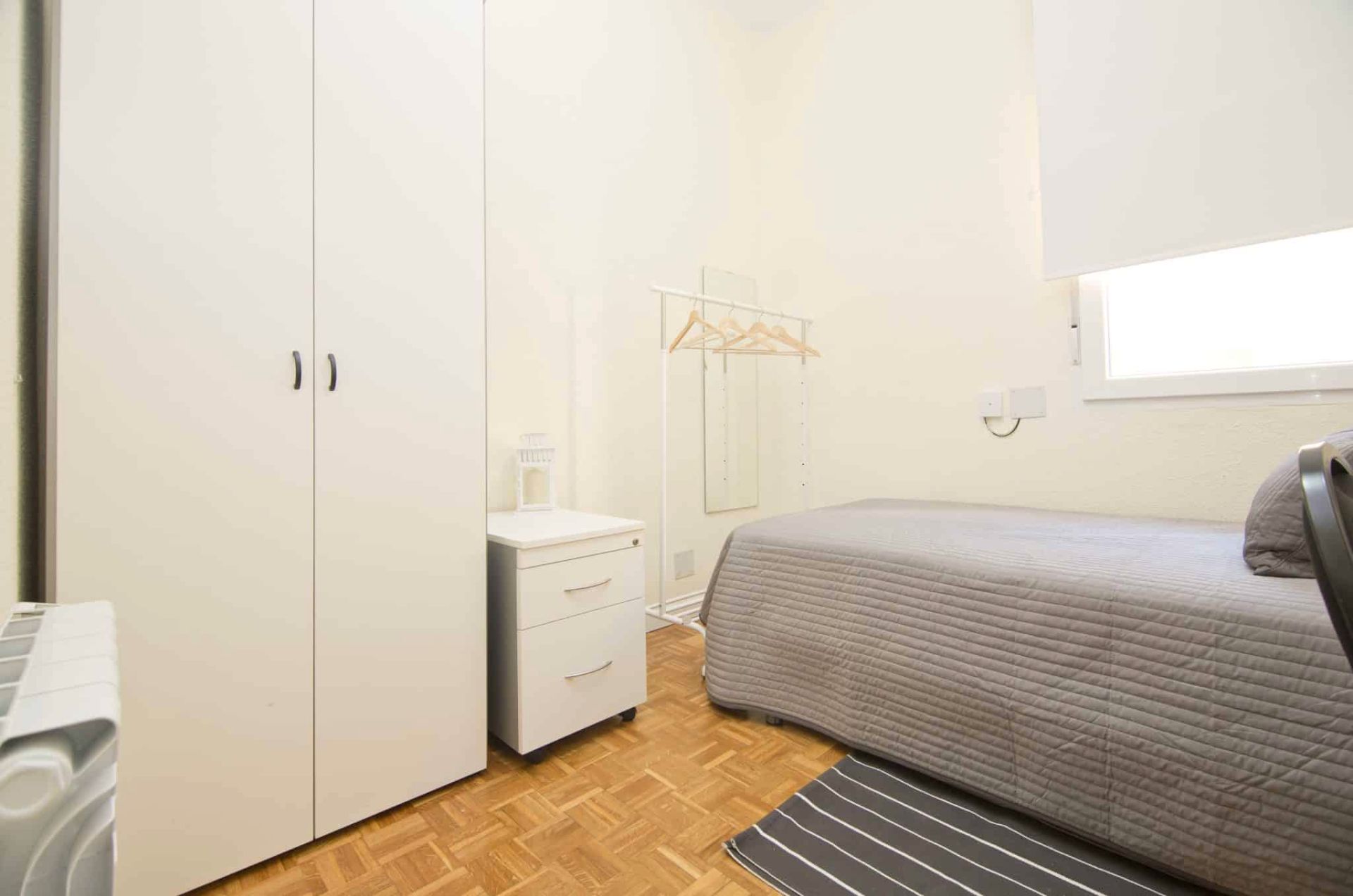 Dormitori de Pis de lloguer en  Madrid Capital amb Moblat i Internet