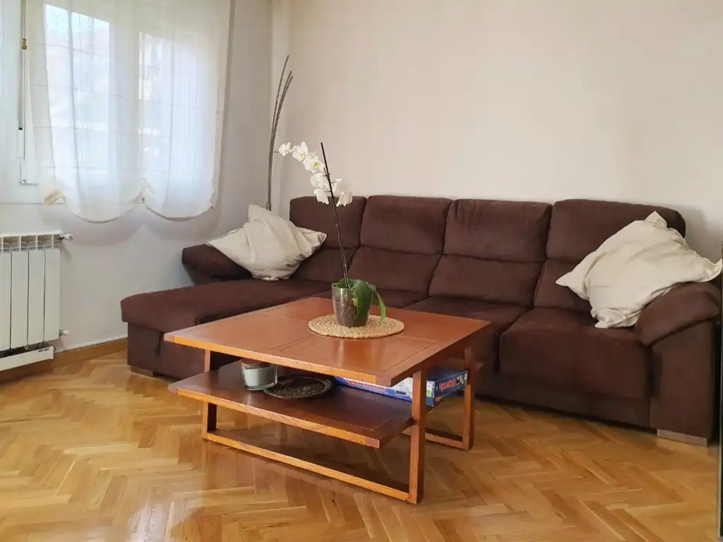 Sala d'estar de Casa adosada en venda en Colmenar Viejo amb Aire condicionat, Jardí privat i Terrassa