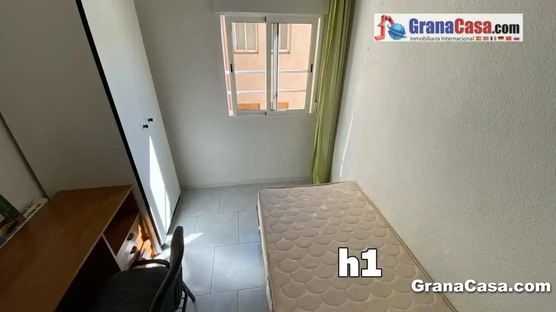Schlafzimmer von Wohnung zur untervermieten in Granada mit Klimaanlage, Heizung und Möbliert