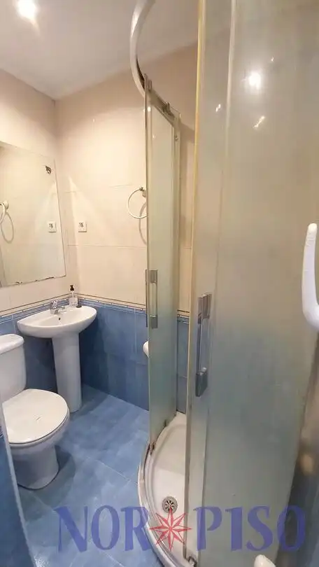Badezimmer von Wohnung zum Verkauf in Bilbao  mit Heizung und Balkon