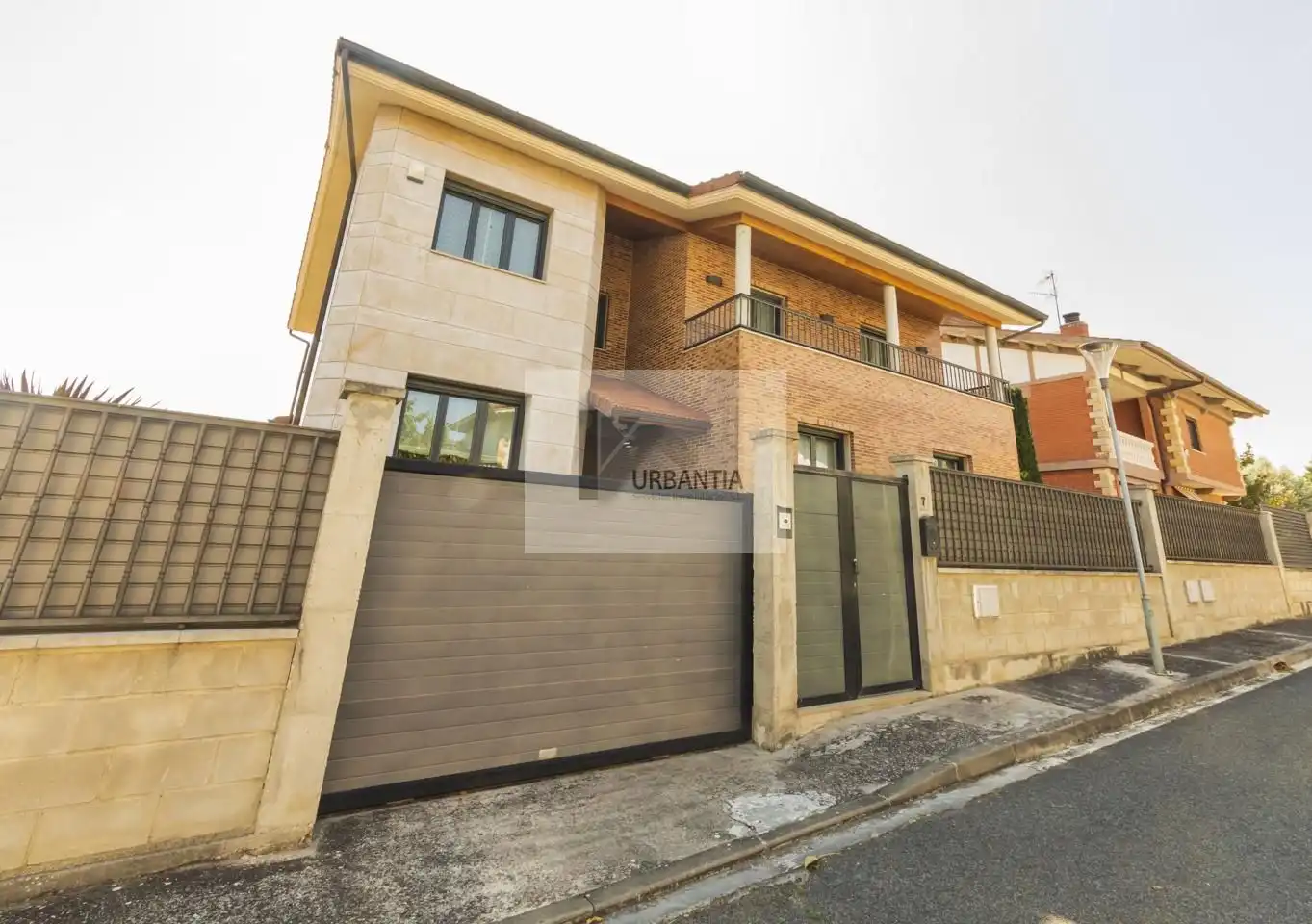 Vista exterior de Casa o chalet en venta en Cizur con Calefacción, Jardín privado y Parquet