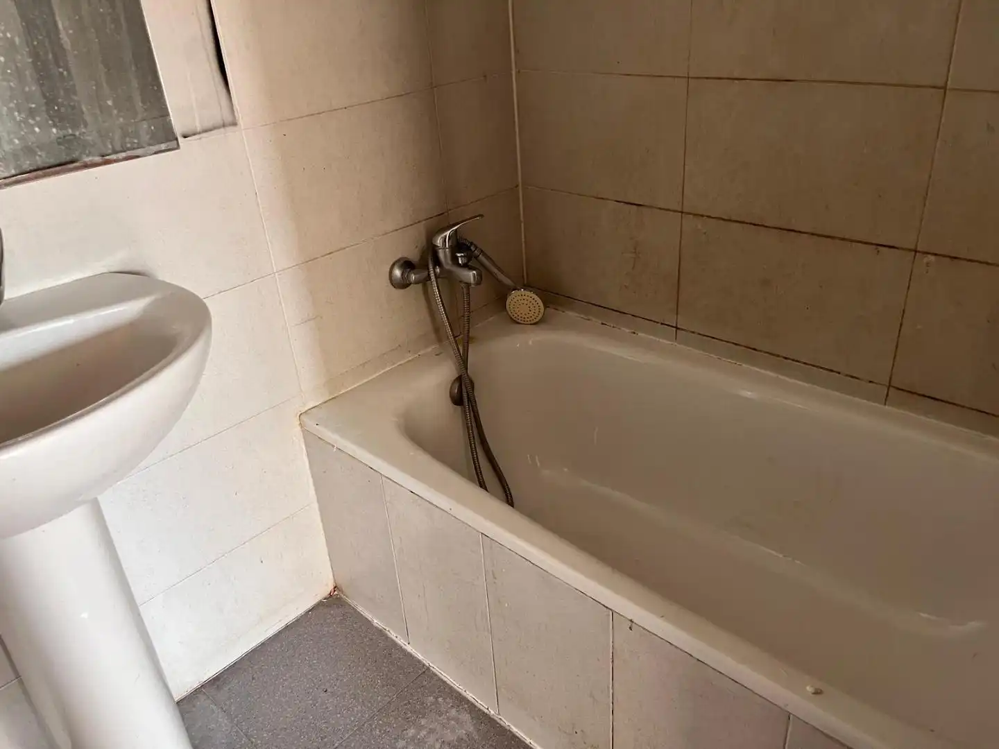 Badezimmer von Wohnung zum Verkauf in Sabiñánigo mit Terrasse und Abstellraum