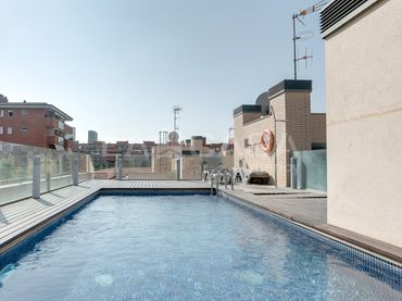 Flat with pool for sale in Sant Martí