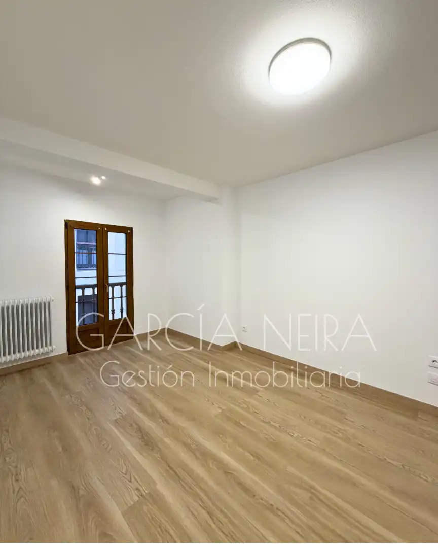 Piso en venta en Oviedo  con Calefacción y Amueblado