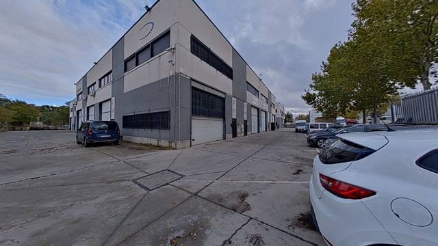 Nave industrial en Venta en Juan Huarte De San Juan en La Garena