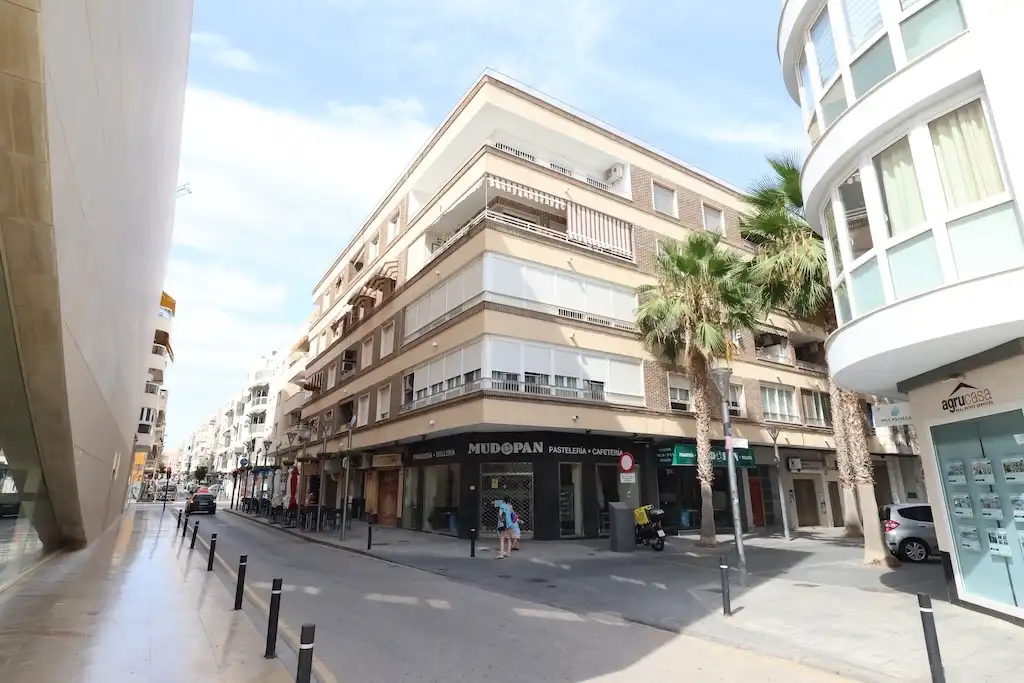 Vista exterior de Apartamento en venta en Torrevieja con Aire acondicionado, Calefacción y Terraza