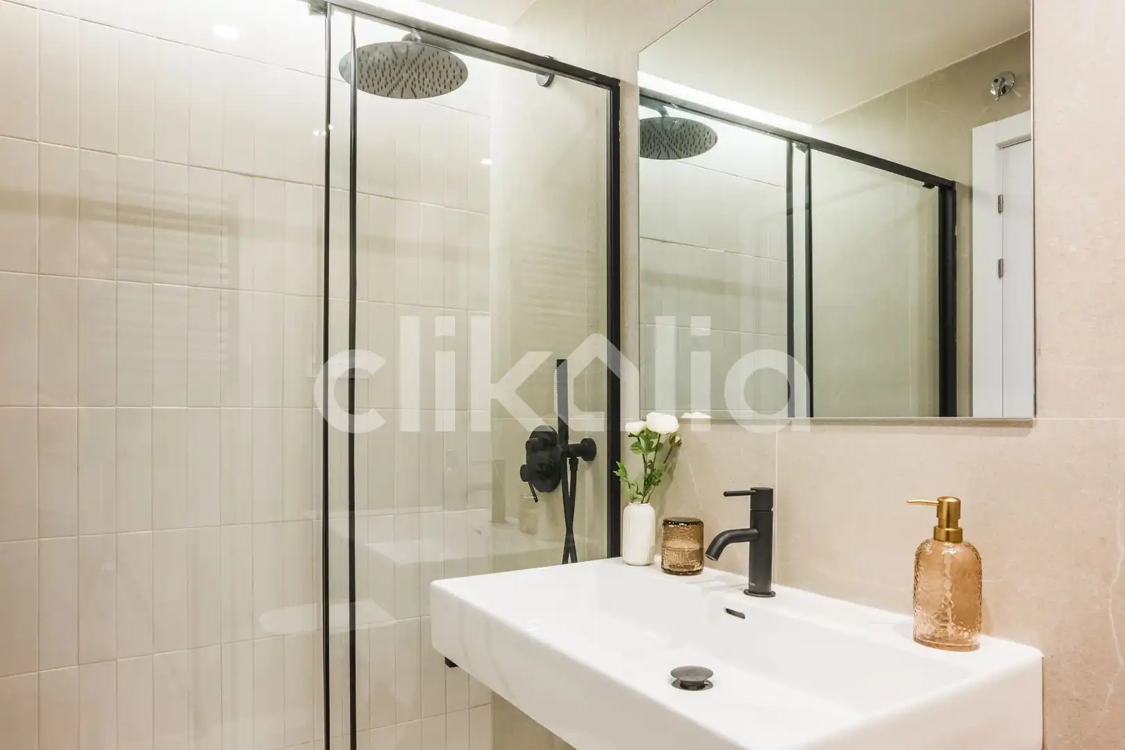 Baño de Piso en venta en Sevilla con Aire acondicionado