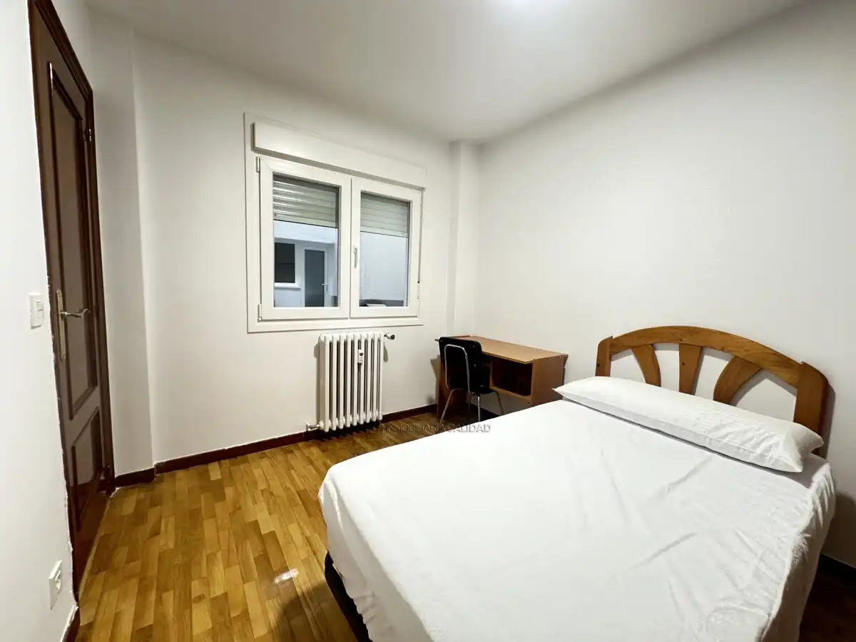 Habitación de Piso de alquiler en Burgos con Calefacción, Terraza y Amueblado