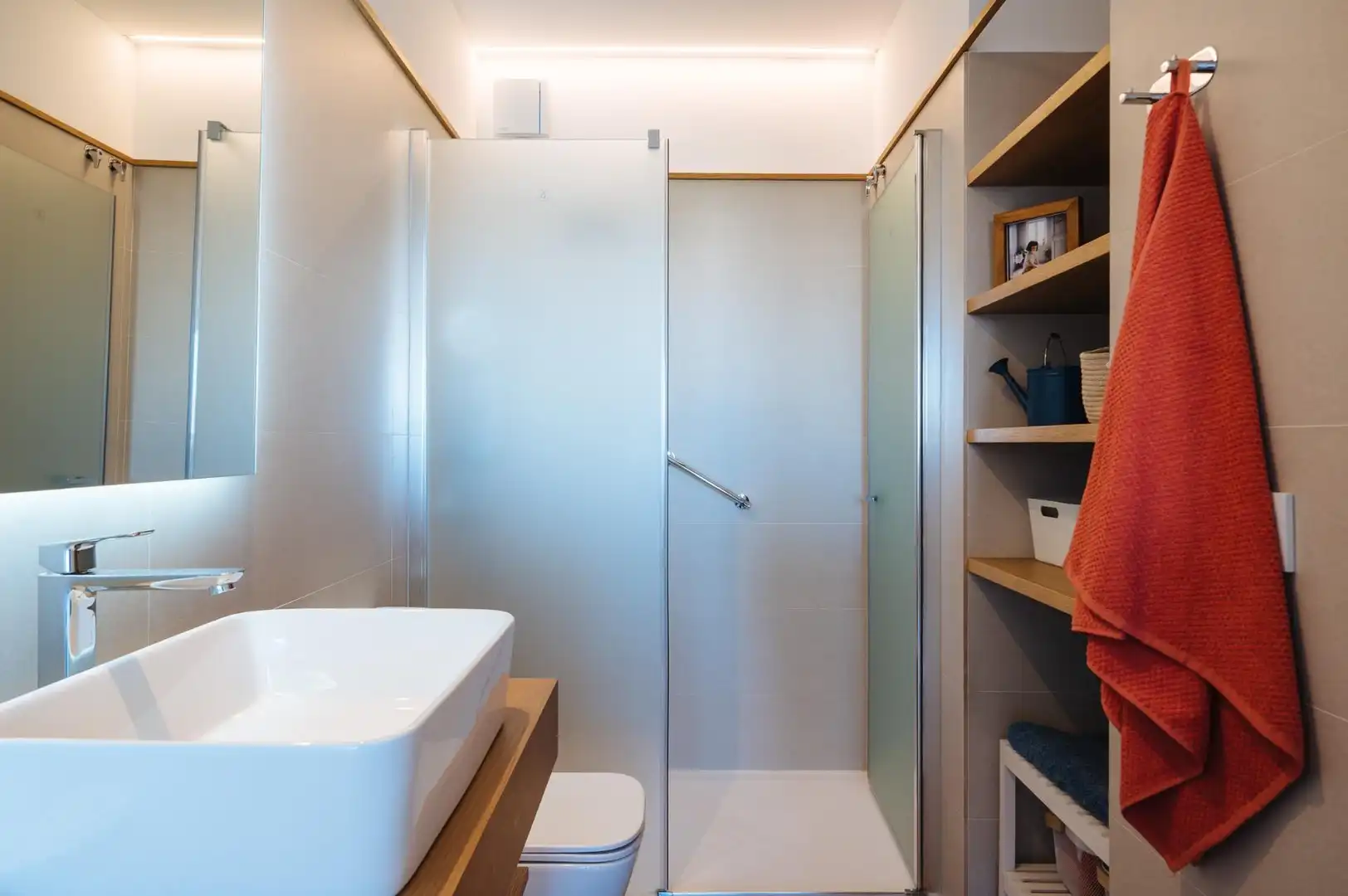 Bathroom of Flat for rent in Sevilla  with Air Conditioner and Furnished