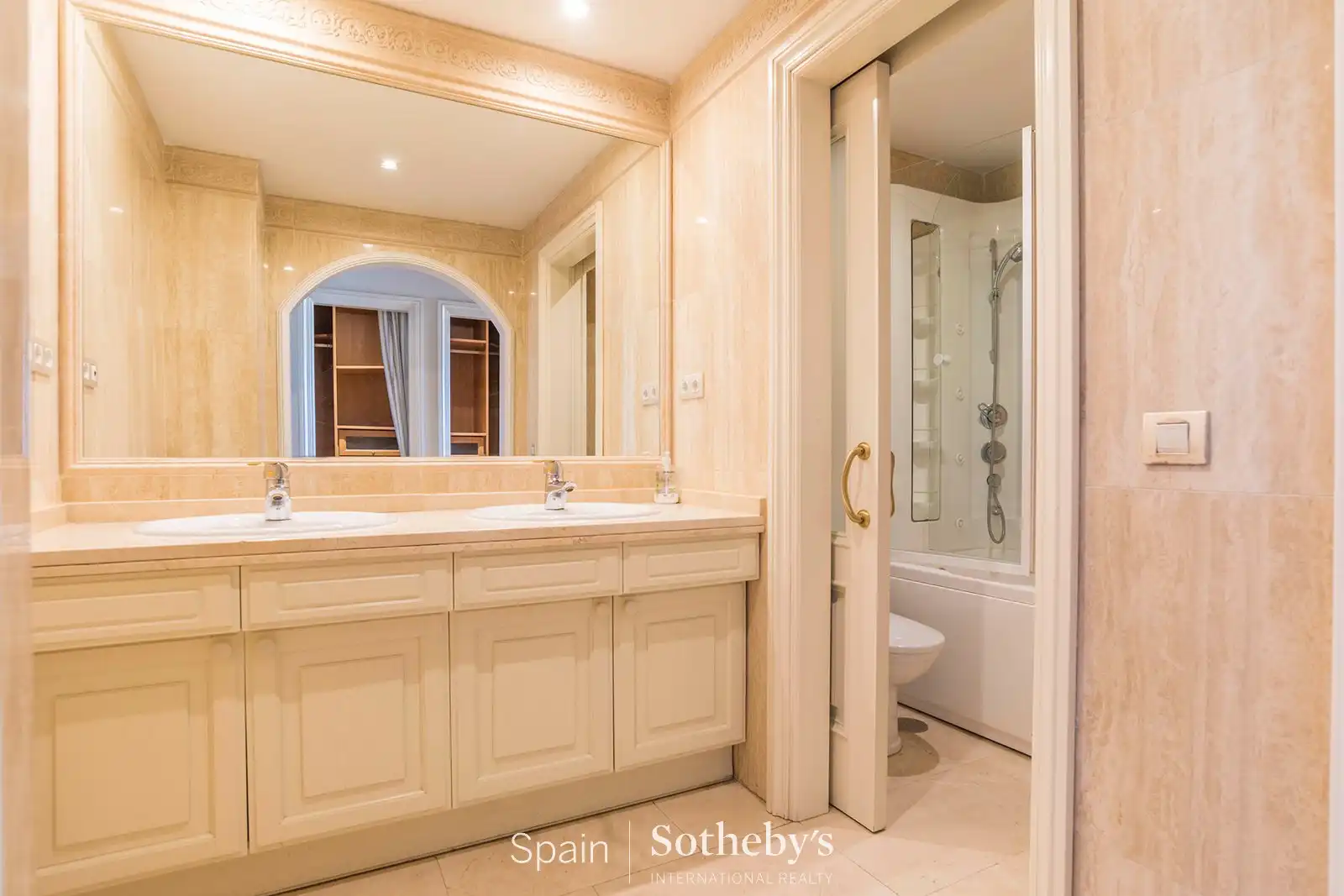 Baño de Dúplex en venta en Pozuelo de Alarcón con Aire acondicionado, Calefacción y Terraza