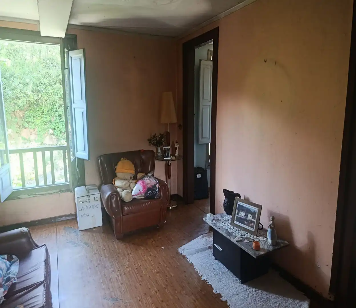 Sala d'estar de Finca rústica en venda en Pravia amb Jardí privat, Moblat i Forn