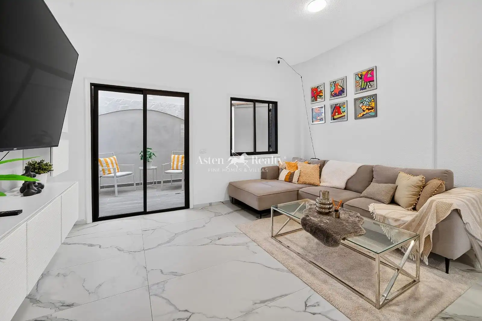 Sala de estar de Casa adosada en venta en Arona con Terraza, Piscina y Amueblado
