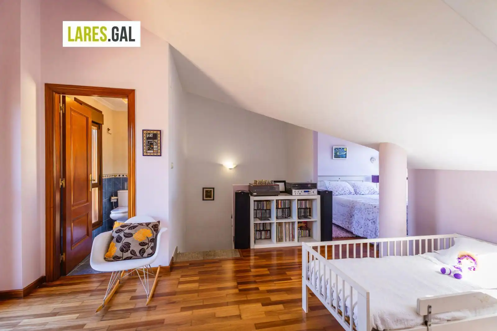 Schlafzimmer von Einfamilien-Reihenhaus zum Verkauf in Cangas  mit Heizung, Terrasse und Abstellraum