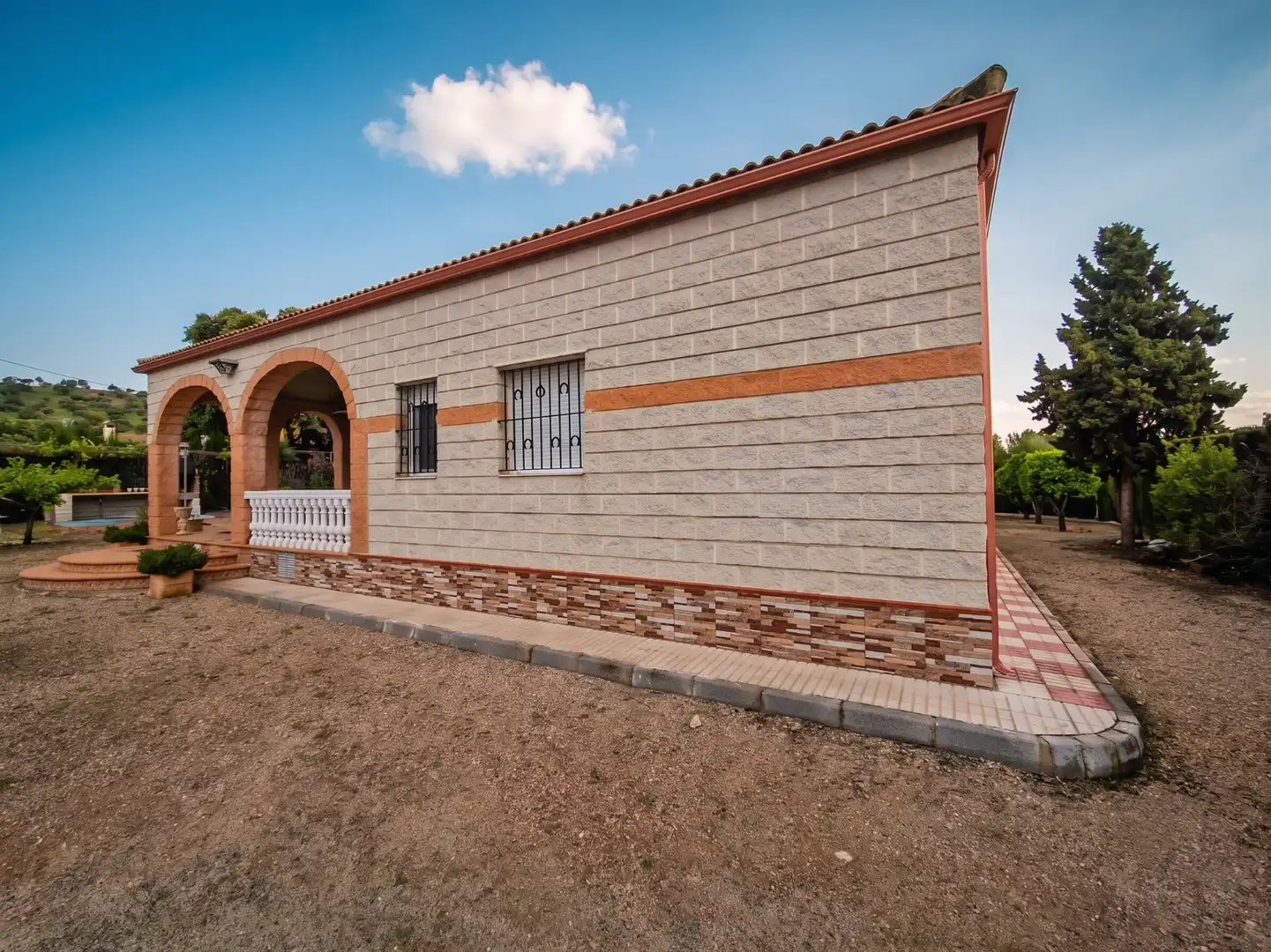 Vista exterior de Casa o chalet en venta en Linares con Calefacción, Jardín privado y Amueblado