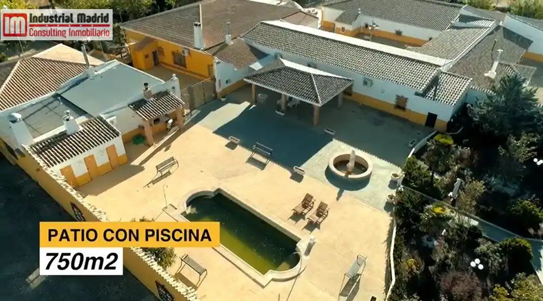 Schwimmbecken von Country house zum Verkauf in Barrax