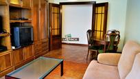 Sala d'estar de Pis en venda en Oviedo  amb Calefacció i Traster