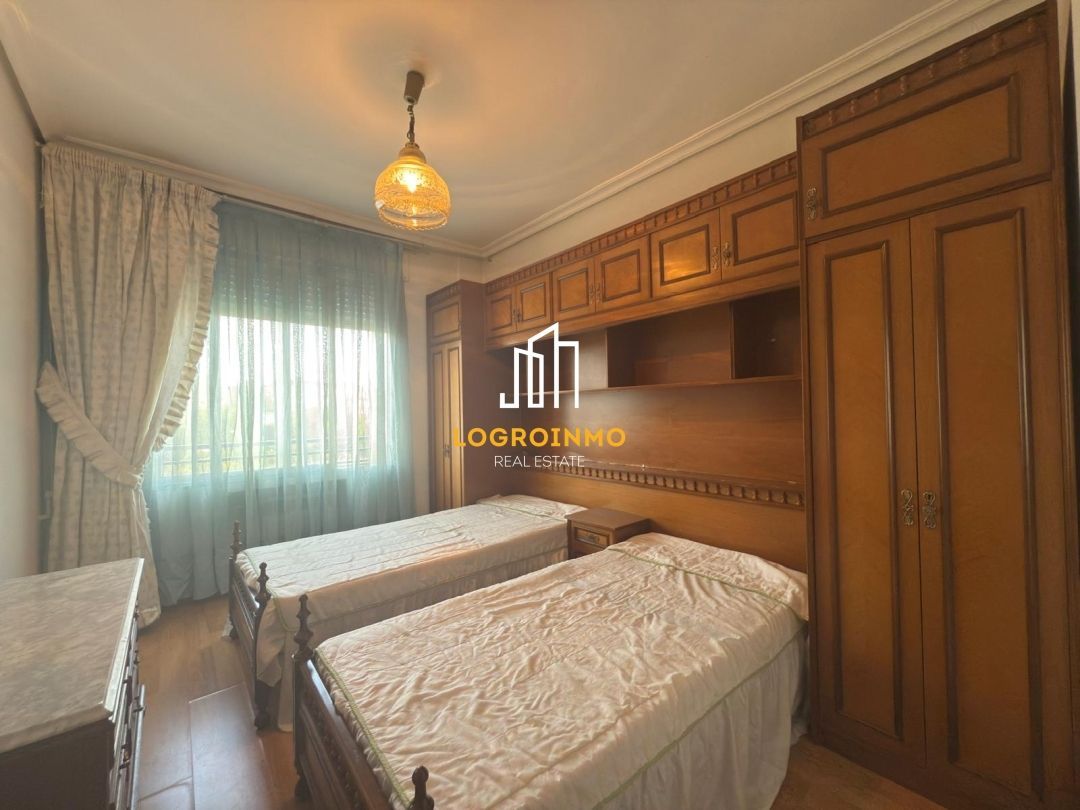 Bedroom of Flat for sale in  Logroño  with Heating, Terrace and Furnished