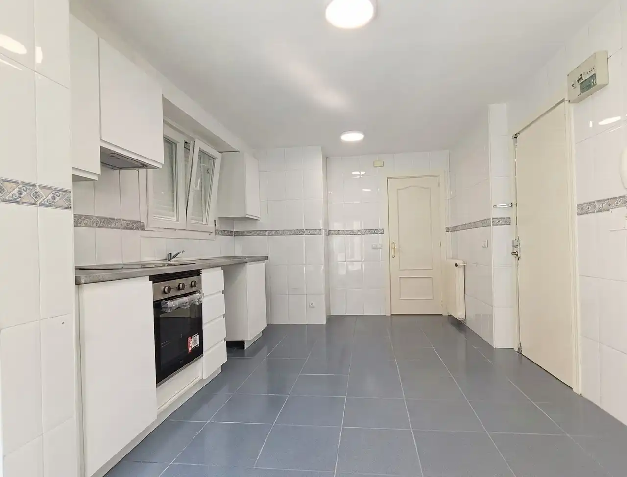 Kitchen of Flat for rent in Barrio de Salamanca