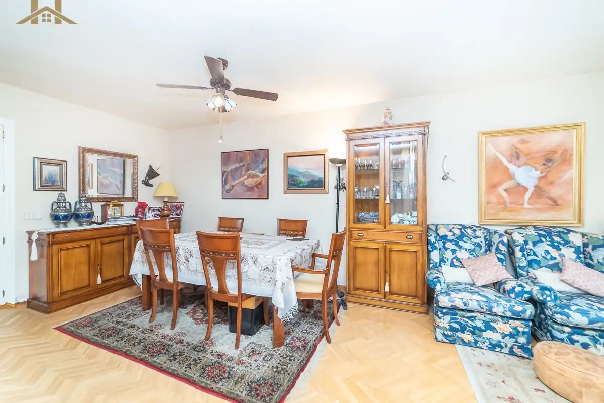 Comedor de Casa adosada en venta en Madrid con Aire acondicionado, Calefacción y Jardín privado