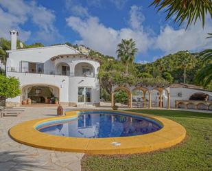 Vista exterior de Casa o xalet en venda en Benitachell / El Poble Nou de Benitatxell amb Aire condicionat, Calefacció i Jardí privat