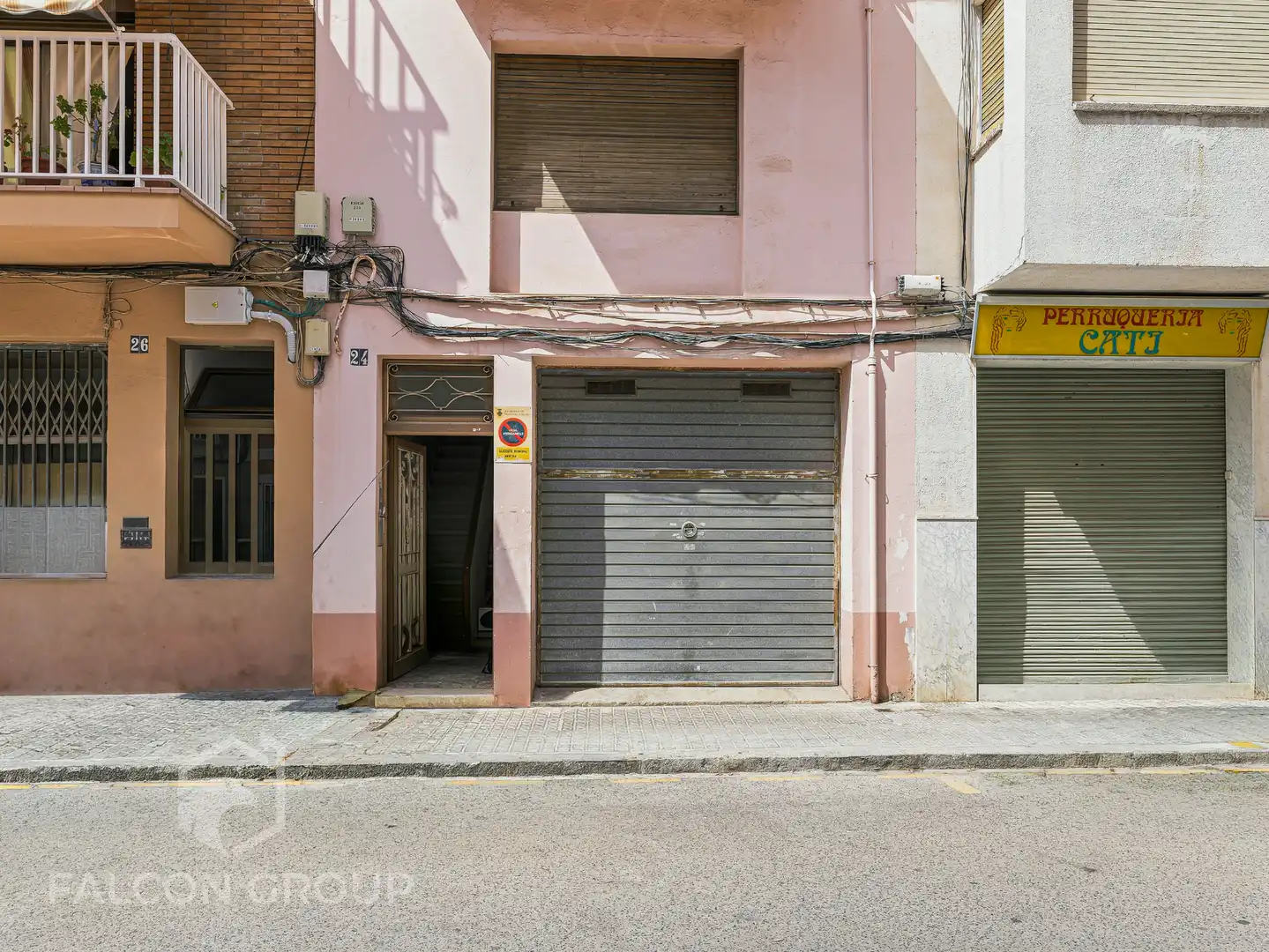 Vista exterior de Casa adosada en venda en Vilanova i la Geltrú amb Terrassa i Balcó