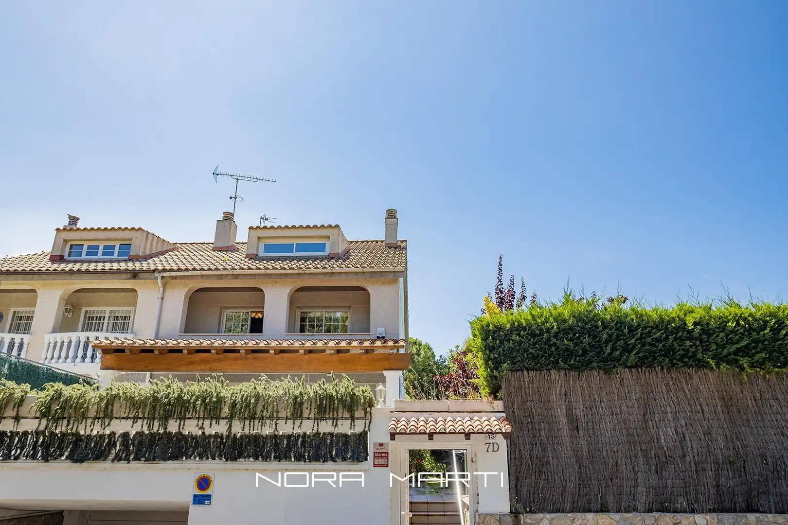 Außenansicht von Einfamilien-Reihenhaus zum Verkauf in Sant Andreu de Llavaneres mit Heizung, Privatgarten und Terrasse