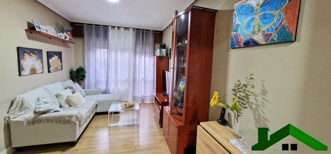 Sala d'estar de Pis en venda en Bilbao  amb Calefacció i Balcó