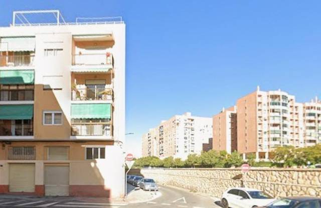 Local comercial en Venta en Calle RAFAEL ESCOLANO en San Gabriel