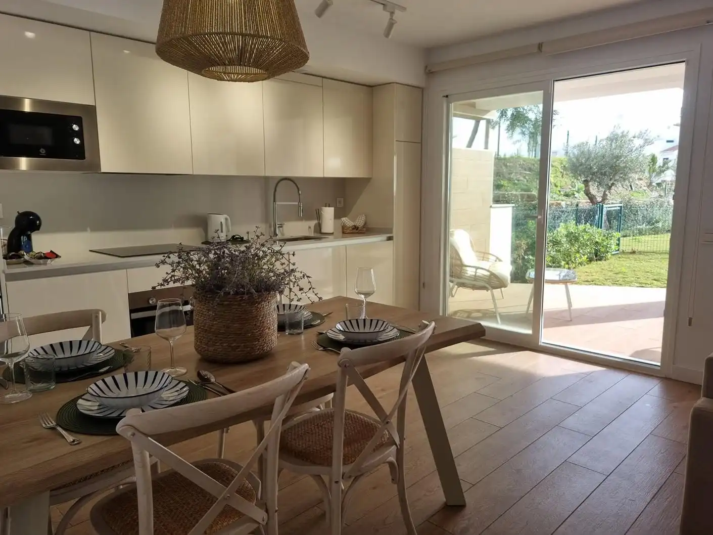 Cuina de Apartament de lloguer en Torrox amb Aire condicionat, Calefacció i Jardí privat