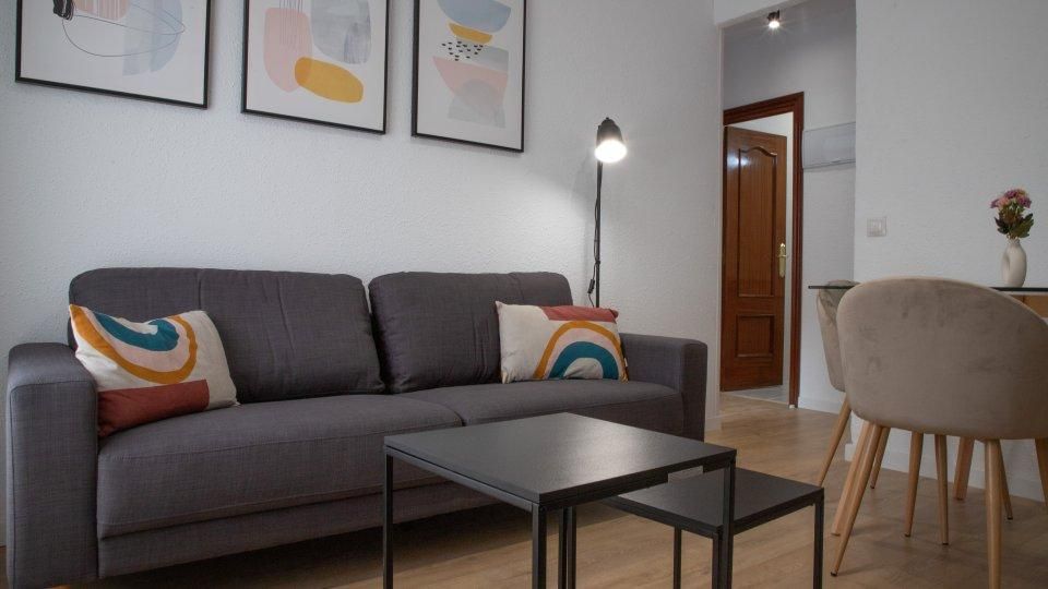 Sala d'estar de Apartament de lloguer en  Madrid Capital amb Terrassa, Moblat i Rentadora