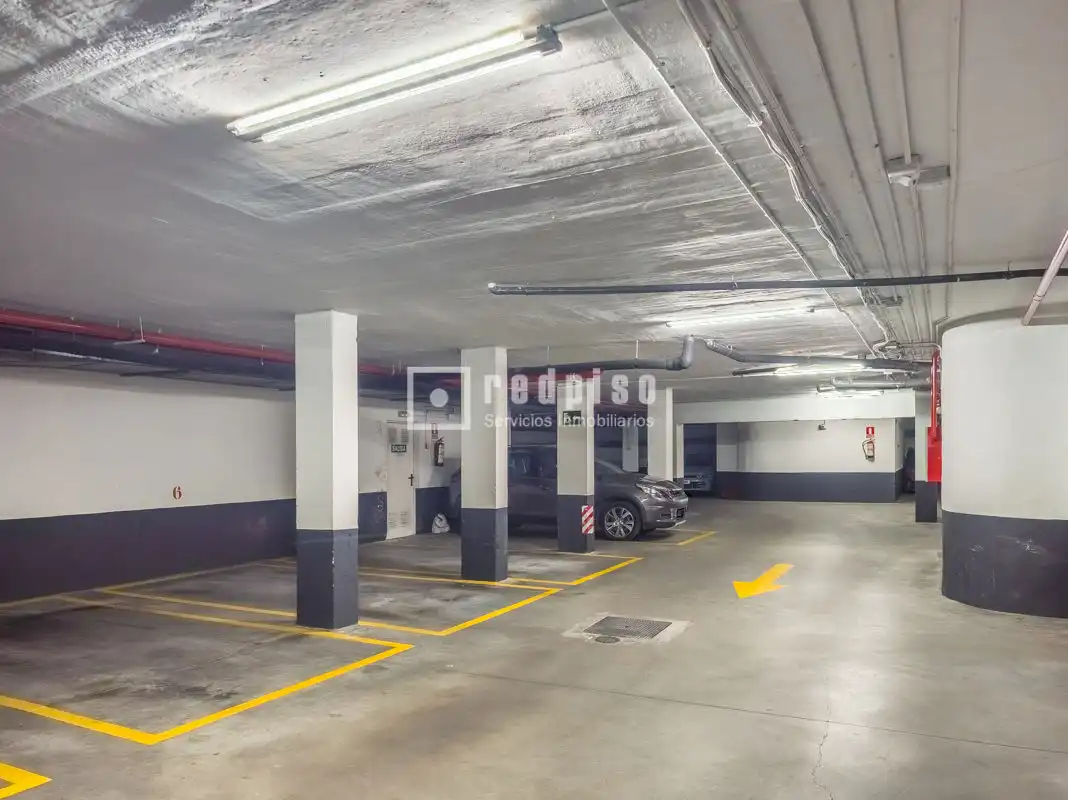 Parking of Flat for sale in Madrid  with Air Conditioner, Heating and Private garden