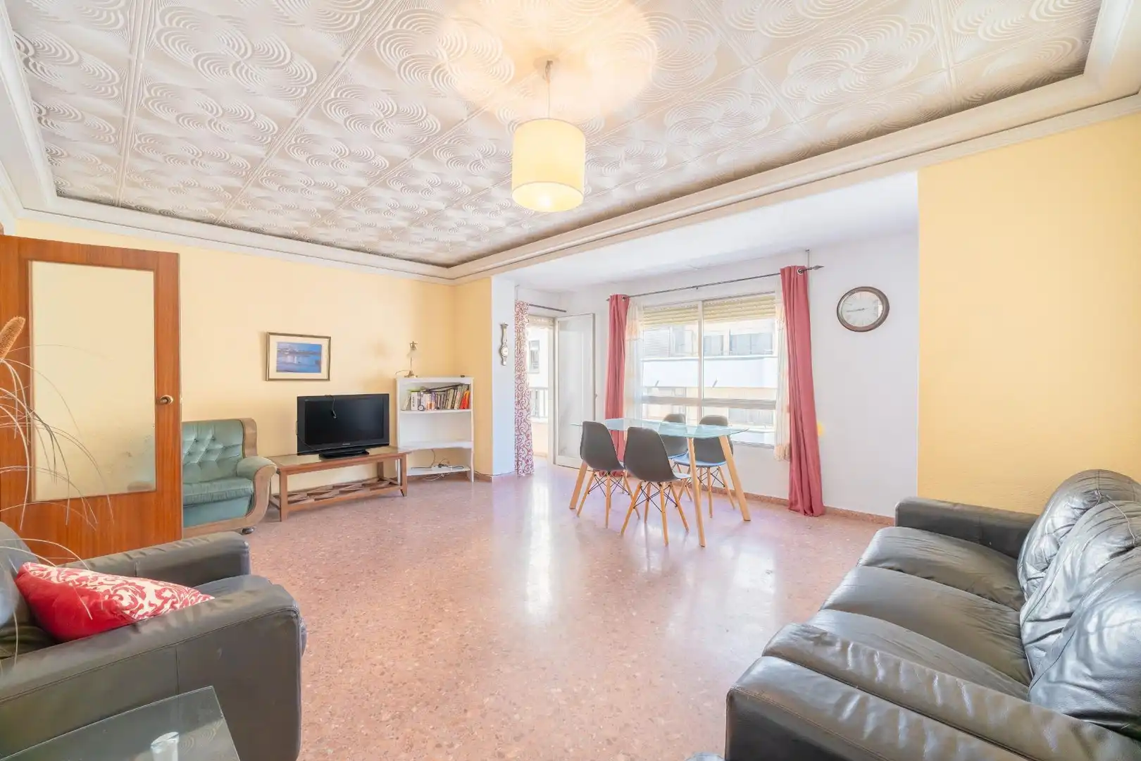 Sala d'estar de Pis en venda en Oliva amb Balcó