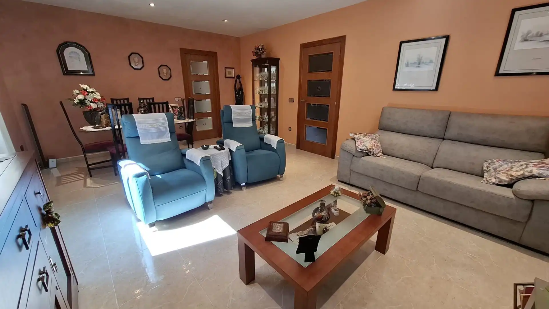 Sala de estar de Casa o chalet en venta en Vallirana con Calefacción y Terraza