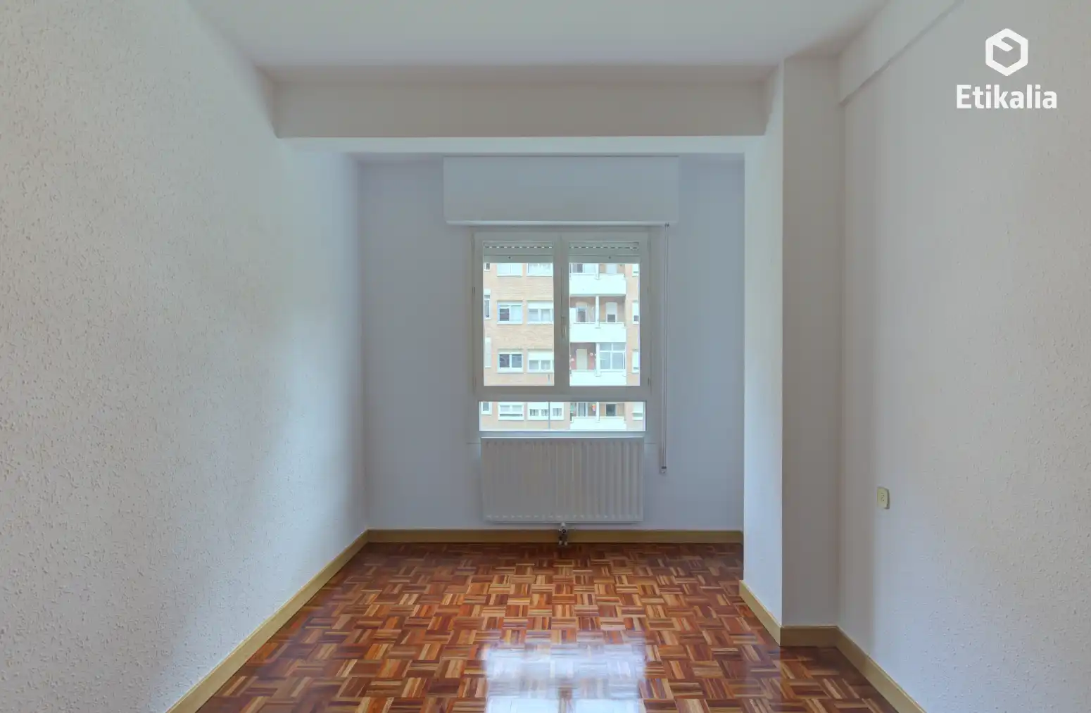Habitación de Piso en venta en Vitoria - Gasteiz con Calefacción, Terraza y Trastero