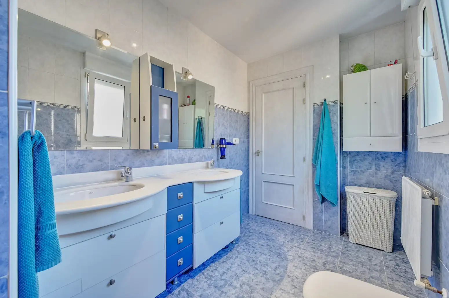 Bathroom of Houses for sale in Cizur  with Heating, Private garden and Parquet flooring