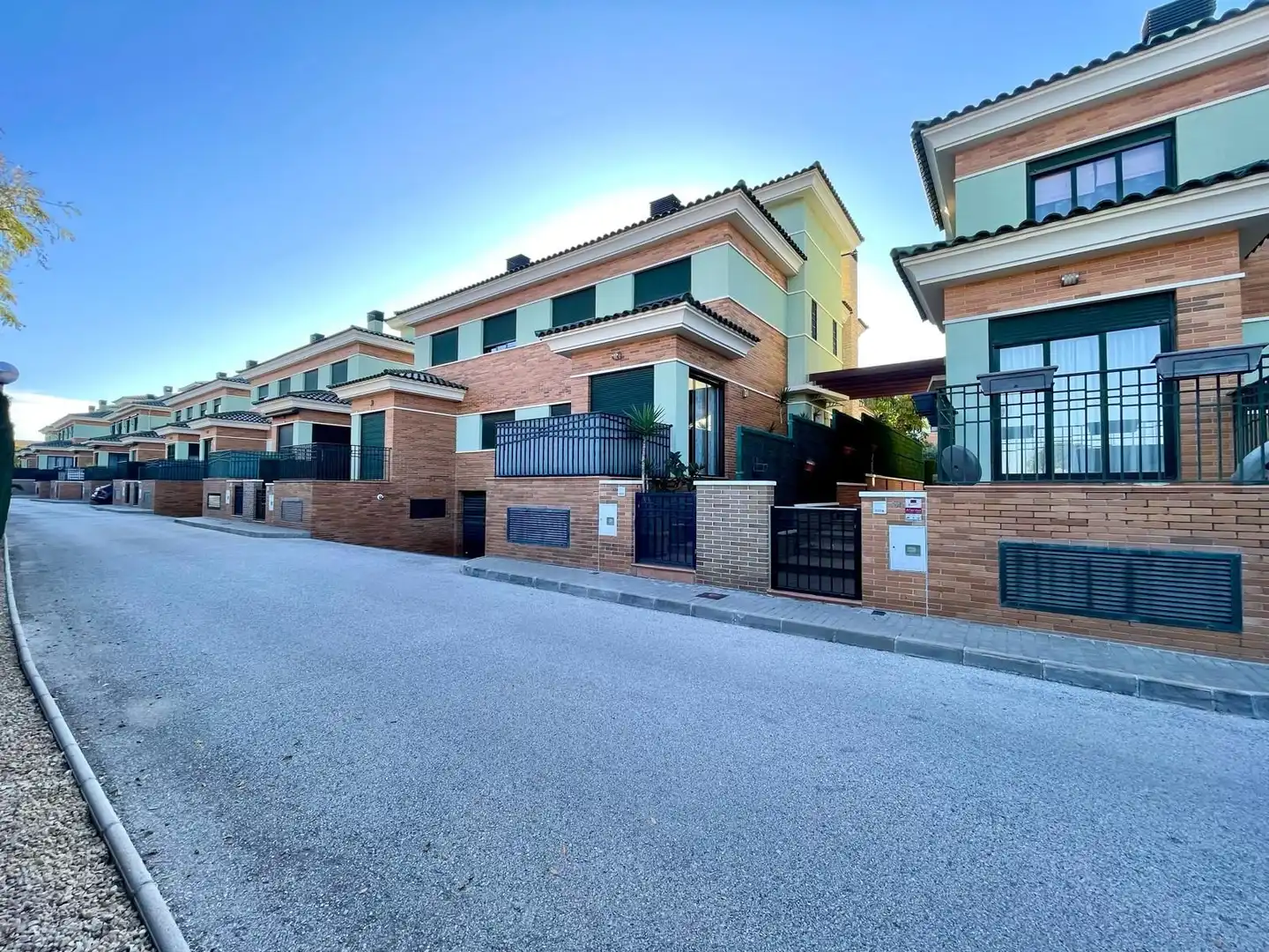 Vista exterior de Casa o xalet en venda en Mutxamel amb Aire condicionat, Calefacció i Jardí privat