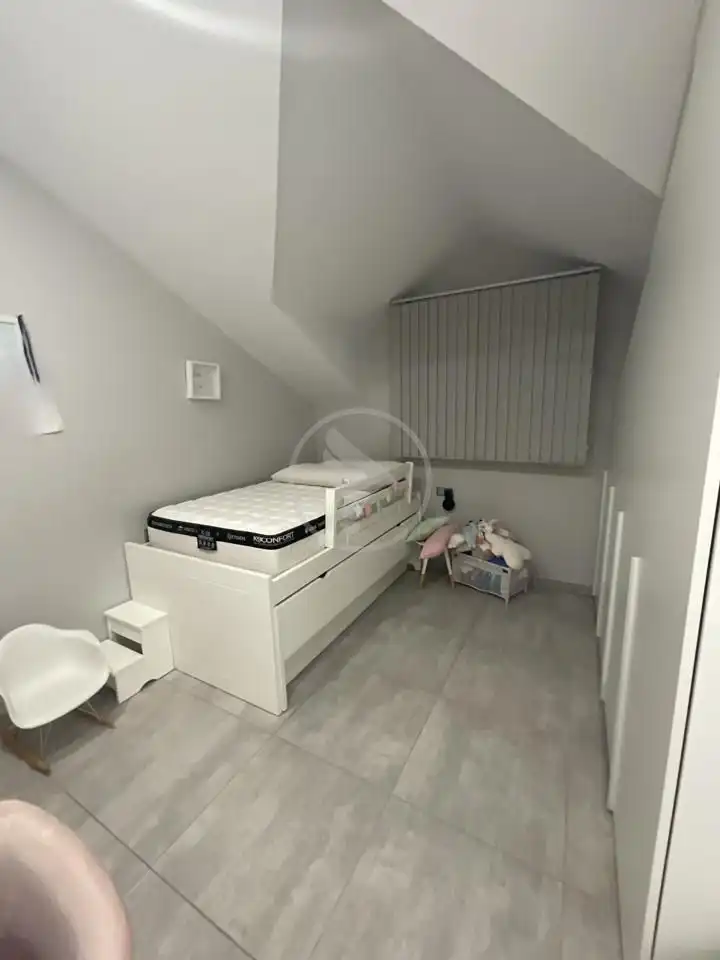 Dormitori de Casa o xalet en venda en Linares amb Aire condicionat, Jardí privat i Piscina