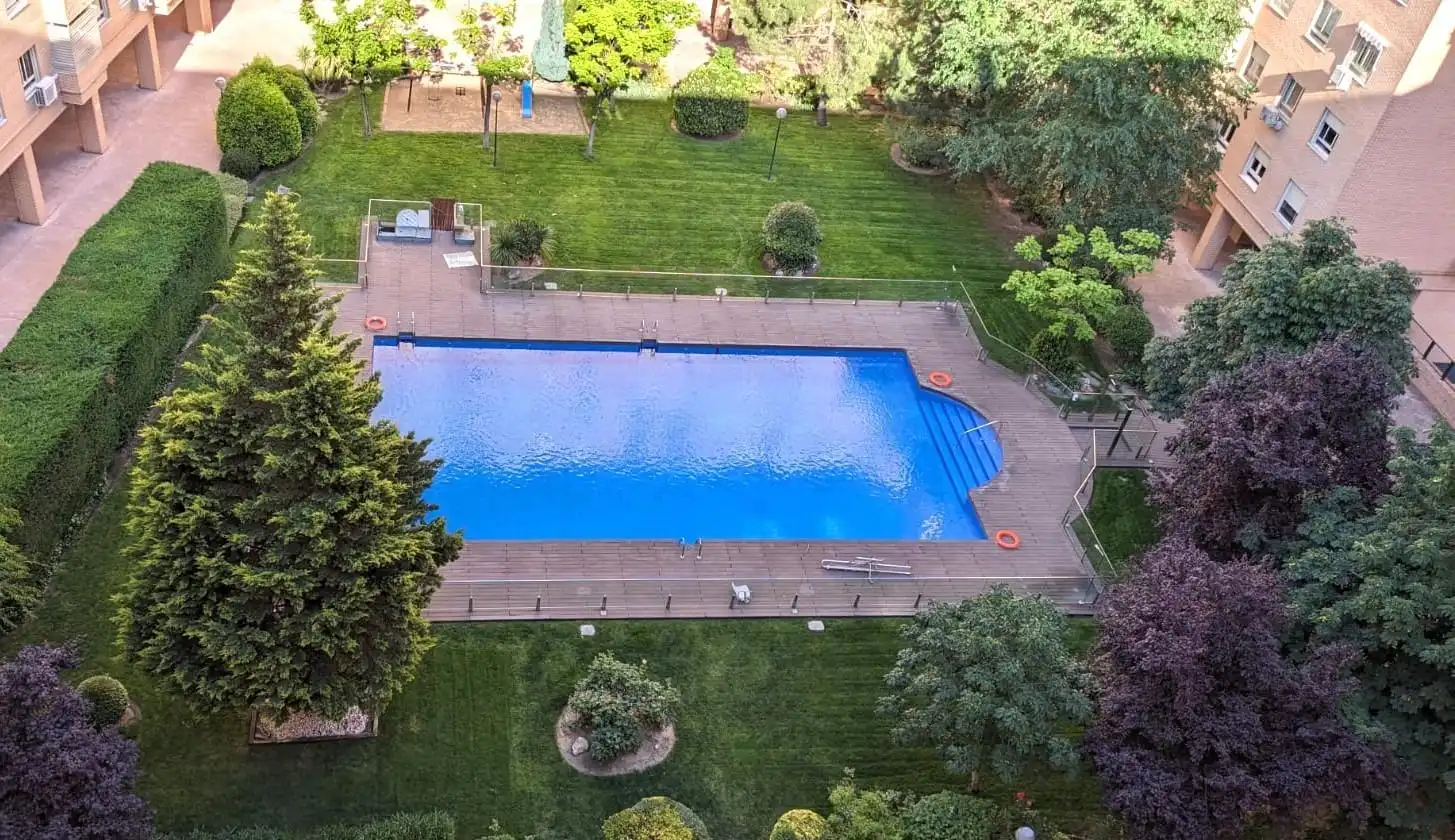Schwimmbecken von Wohnung zum Verkauf in Madrid mit Klimaanlage, Heizung und Gemeinschaftspool