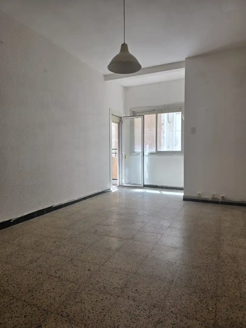 Sala d'estar de Pis en venda en Barcelona amb Balcó i Alarma