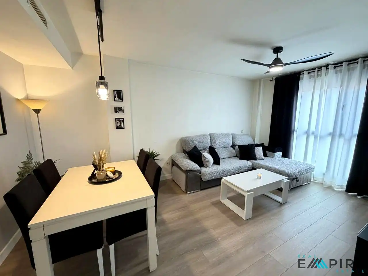 Sala de estar de Piso en venta en El Viso de San Juan con Aire acondicionado, Calefacción y Amueblado