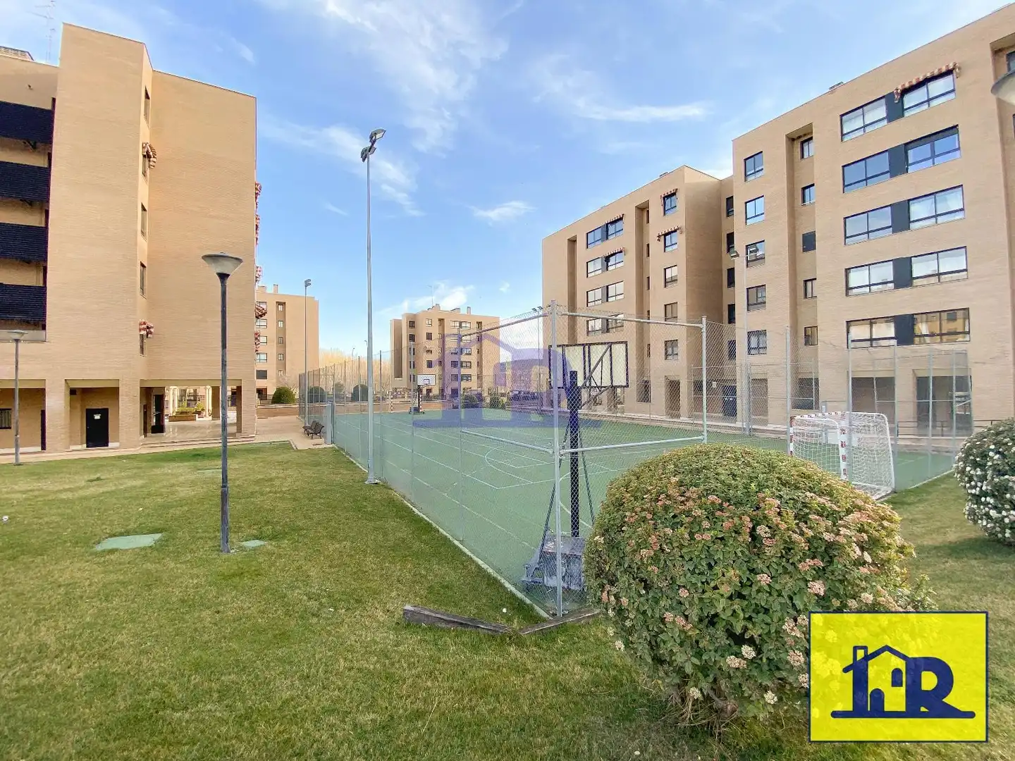 Vista exterior de Pis en venda en Cuenca amb Calefacció, Terrassa i Traster