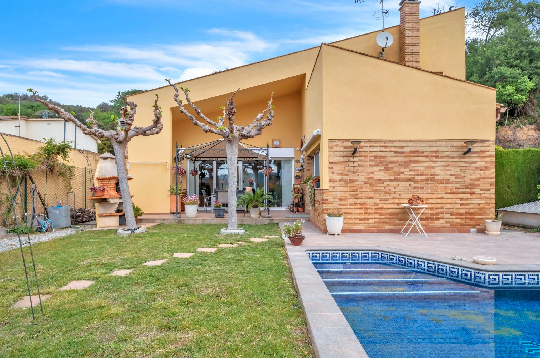 Jardí de Casa o xalet en venda en Medinyà amb Aire condicionat, Calefacció i Jardí privat
