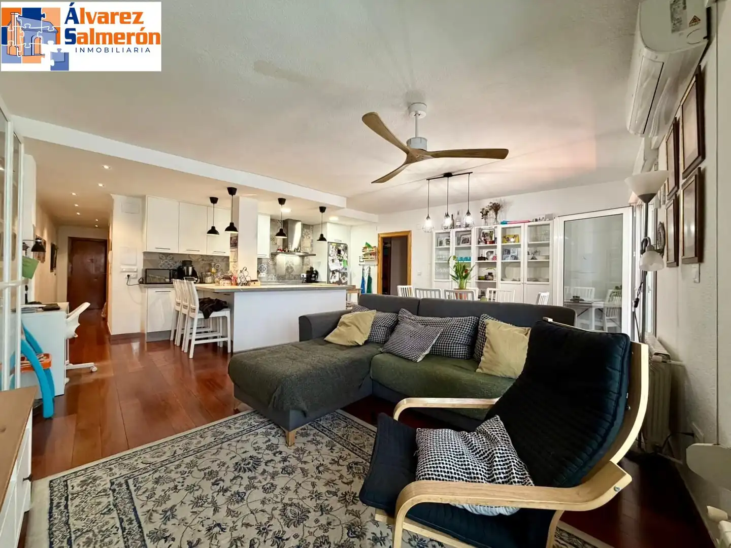 Sala de estar de Piso en venta en Granada con Aire acondicionado, Parquet y Balcón