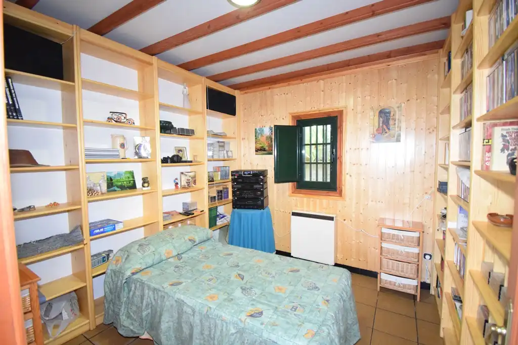 Dormitori de Casa o xalet en venda en Pontedeume amb Calefacció, Jardí privat i Moblat